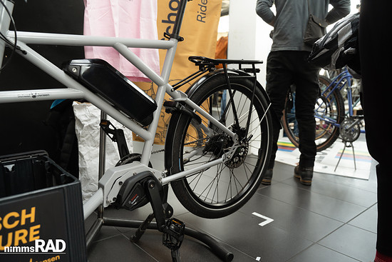 Preislich beginnt das praktische E-Lastenrad von Schoof &amp; Jensen bei 6.790 €.