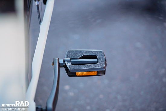 Auspacken und losfahren: Auch die mit Griptape versehenen Pedale sind ordentlich verarbeitet und direkt bereit für die