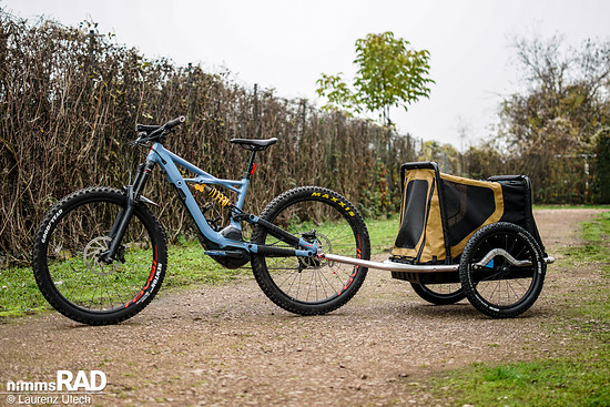 Veolo Dog mi Test: Der gefederte Premium-Hundeanhänger für Hunde von 10 bis 35 kg kombiniert geringes Gewicht, Einzelradaufhängung und hohe Fahrstabilität – entwickelt für sportliche Einsätze auf und abseits asphaltierter Wege.