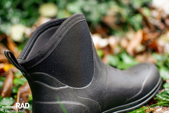 Laut Muck setzen die Excursion Ankleboots im Knöchelbereich auf eine 5 mm-Neoprenfütterung, die Flexibilität und Isolation bieten soll.