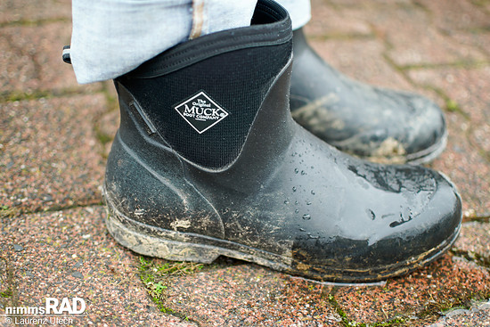 Abseits des Rads zeigte die profilierte Sohle ihre Stärken, etwa beim Schieben des Lastenrads über Matsch, nasses Laub oder Feldwege.