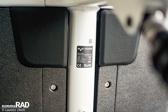 Über die Lautsprecher des Bikes können auch Lieder oder Hörspiele vom eigenen Handy abgespielt werden.