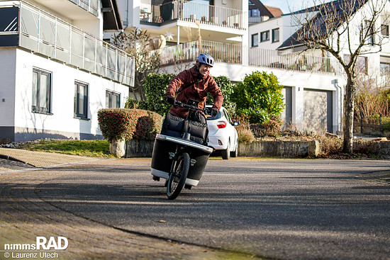 Die Seilzuglenkung ermöglicht einen extrem kleinen Wendekreis mit nahezu 90-Grad-Lenkeinschlag.