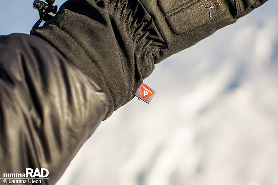 Isolierungen wie Primaloft und weiches Innenfutter bestimmen, wie schnell und wie gleichmäßig ein Winterhandschuh wärmt.