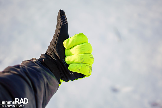 Das weiche Innenfutter in Kombination mit Thinsulate™ sorgt für eine hohe Wärmeleistung selbst bei längeren Fahrten im Winter.