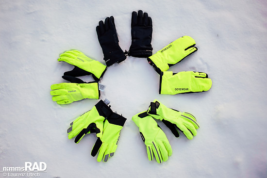 Fünf Winter-Fahrradhandschuhe im Praxistest: Welche Modelle auf dem E-Bike wirklich warm, griffig und alltagstauglich sind.