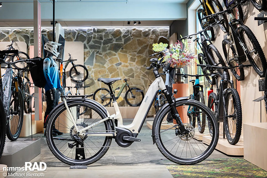 Das Kathmandu Hybrid überzeugt euch als komfortabler Allrounder für Alltag und Touren und sichert sich knapp Platz drei.