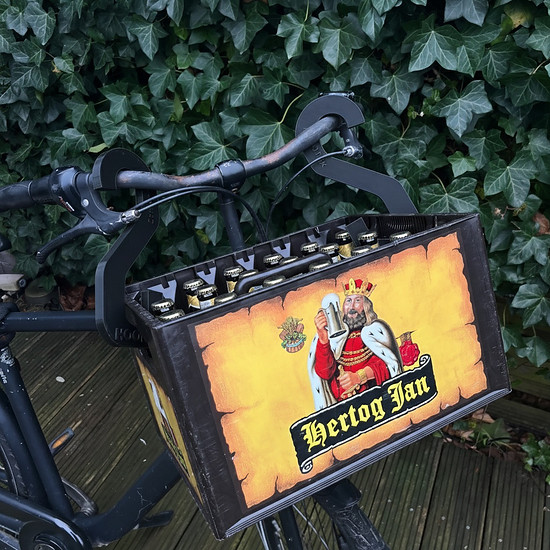 Die Cargohooks der niederländischen Studenten sollen den Transport von Bierkästen am Rad vereinfachen.