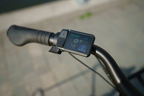 Über das Display lassen sich die drei Unterstützungsstufen (Eco, Normal, Boost) anwählen.