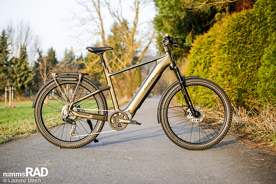 Aventon Trava ADV: neues E-Trekkingbike mit 90-Nm-Mittelmotor, 800-Wh-Akku und elektronischer Schaltung – UVP: 2.899 €.