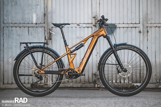 Merida Etmo 500 EQ – das E-SUV setzt auf den Bosch PX-Motor mit entnehmbarem 600 Wh-Motor und 140 mm Federweg an Front und Heck.
