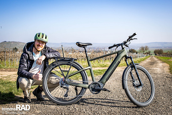 Das Aventon Trava ADV überzeugt im ersten Test: Vielseitiges E-Trekkingbike mit kräftigem Motor, cleverer Automatikschaltung, Komfort- und Sicherheitsfeatures – alles zu einem unschlagbaren Preis von 2.899 € für das getestete ADV-Modell.