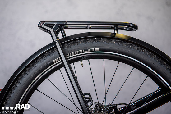 Die Schwalbe Smart Sam-Bereifung sorgt für viel Traktion auch abseits von Asphaltstraßen.