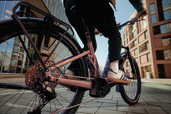 Blick auf Antriebsseite Fahrrad – Kettenblatt, Kette, Motor nicht direkt sichtbar