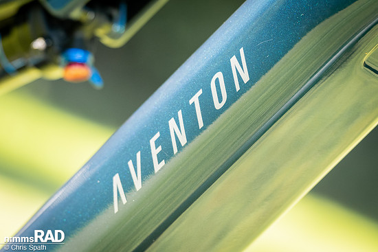 Aventon positioniert sich mit einer kleinen Flotte an spannenden neuen E-Bikes breit im Markt – neben der Hardware will die junge Brand mit chinesischen und kalifornischem Background auch auf der digitalen Seite begeistern.