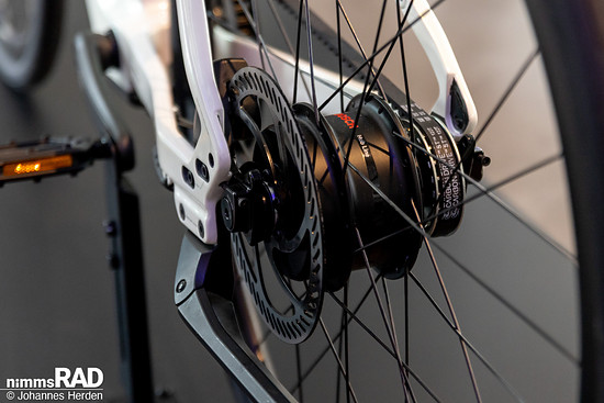 Gebremst wird mit Promax-Discs.
