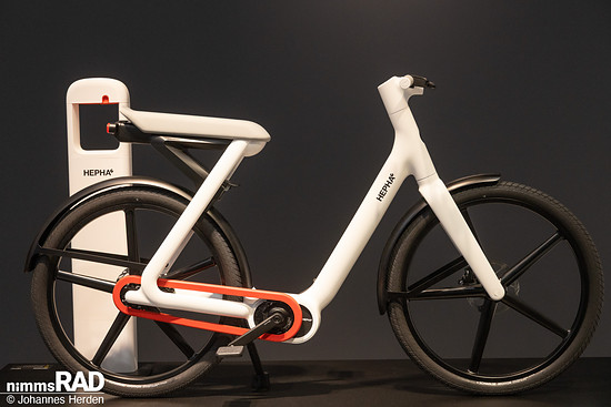 Das HEPHA Urban X ist noch ein Konzept, zeigt aber schon klar, wohin die Reise gehen soll: weniger Bedienung, mehr Automatik und ein stark integrierter Antrieb für den Stadtverkehr.