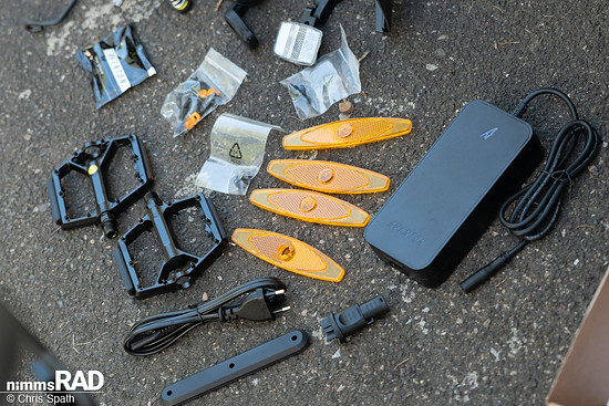 … dank guter online abrufbarer Anleitungen mit Fotos, beiligendem Multitool und Montagefett, ist aber auch für wenige versierte Schrauber die Hürde locker zu nehmen.