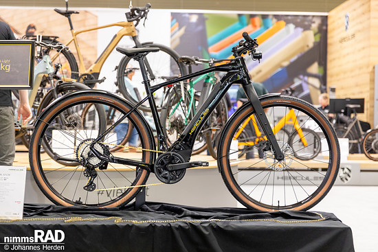 Das Hercules Futura SL 12 LTD bringt laut Hersteller ab 17,4 kg auf die Waage – inklusive Lichtanlage, Seitenständer und Schutzblechen, jedoch ohne Gepäckträger.