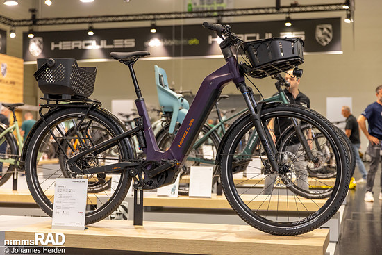 Das Hercules Jarvis 5 verbindet einen Bosch-Performance-Antrieb, 720-Wh-Akku und Gates-Riemen mit 130 mm Federweg vorn und 120 mm am Heck.
