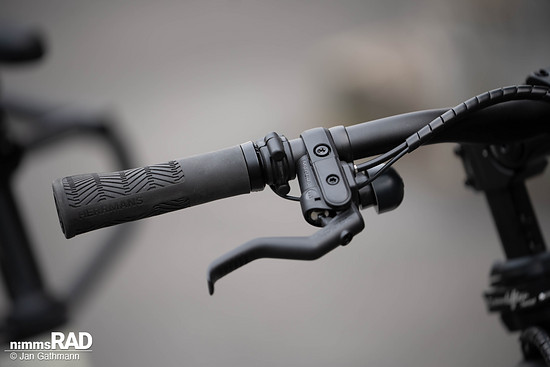 Ergonomischer Griff, Magura Scheibenbremse und kein Schalthebel nötig.