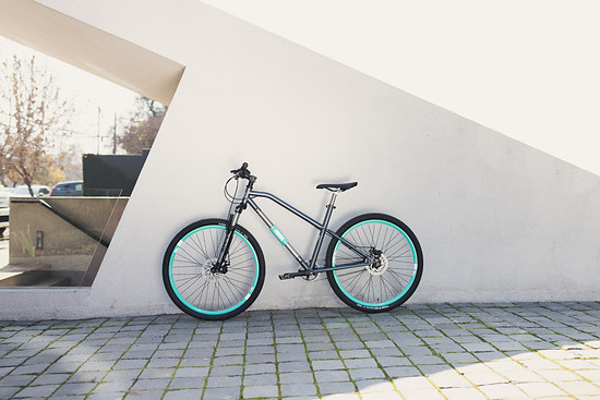 Das Yerka Bike sieht cool aus, kann was ab – und hat sein Fahrradschloss gleich eingebaut.